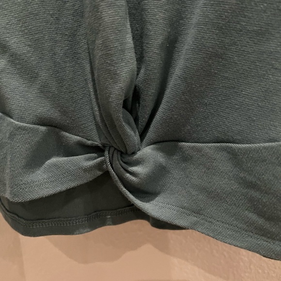 Nine west scrunch shoulder size xs ladies top - Picture 3 of 6